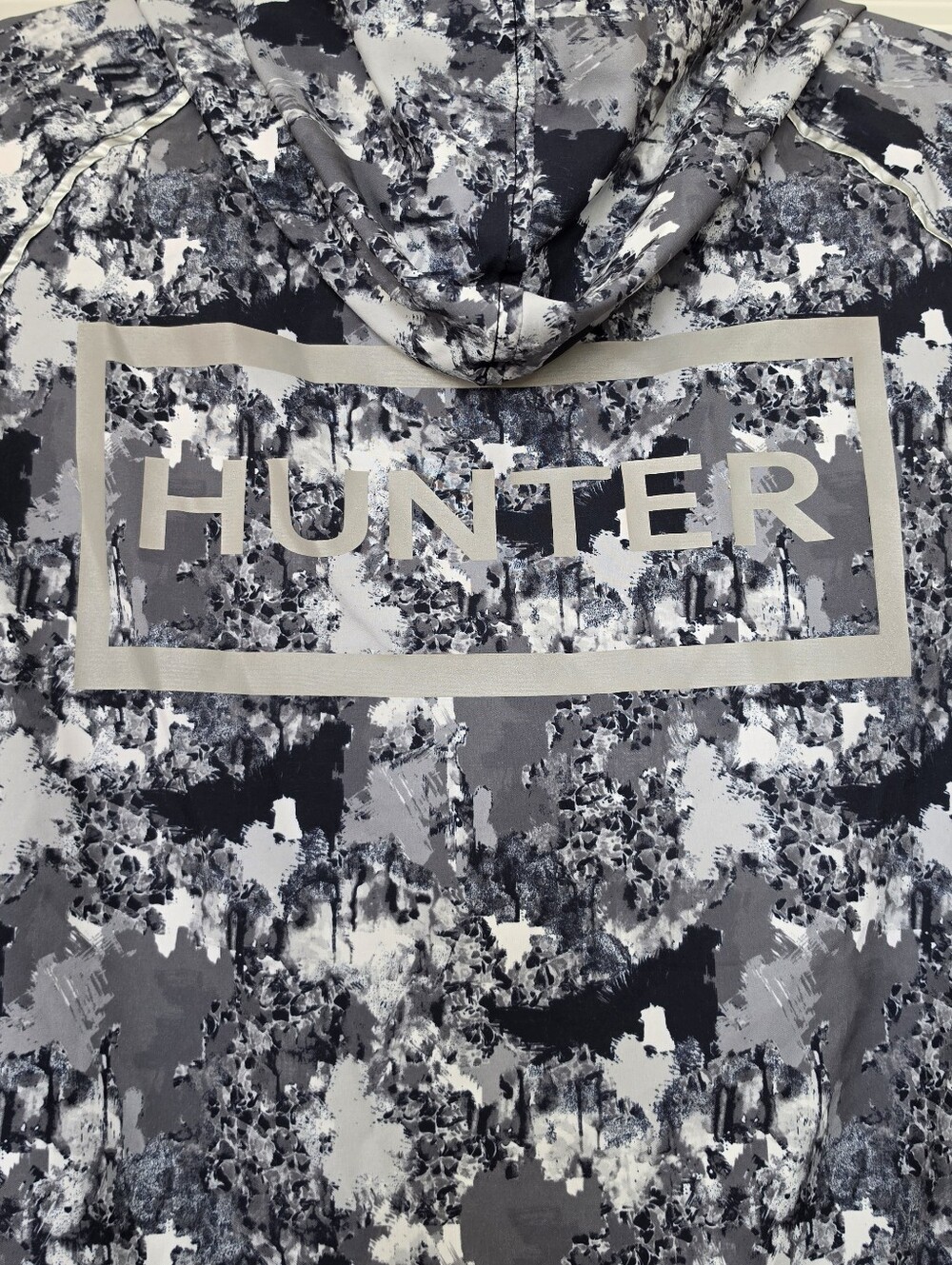 Hunter Hooded Lightweight  Jacket Windbreaker Gray Camo Print Women's Medium - Picture 7 of 11
